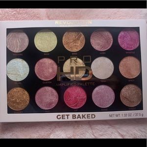 Makeup Revolution Get Baked Highlighter Palette